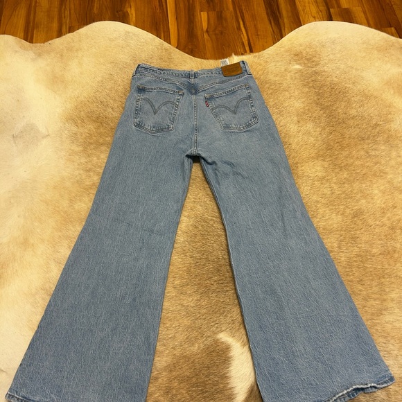Levi's Premium Ribcage Bell Jeans🔥🔥♥️ - Picture 8 of 10